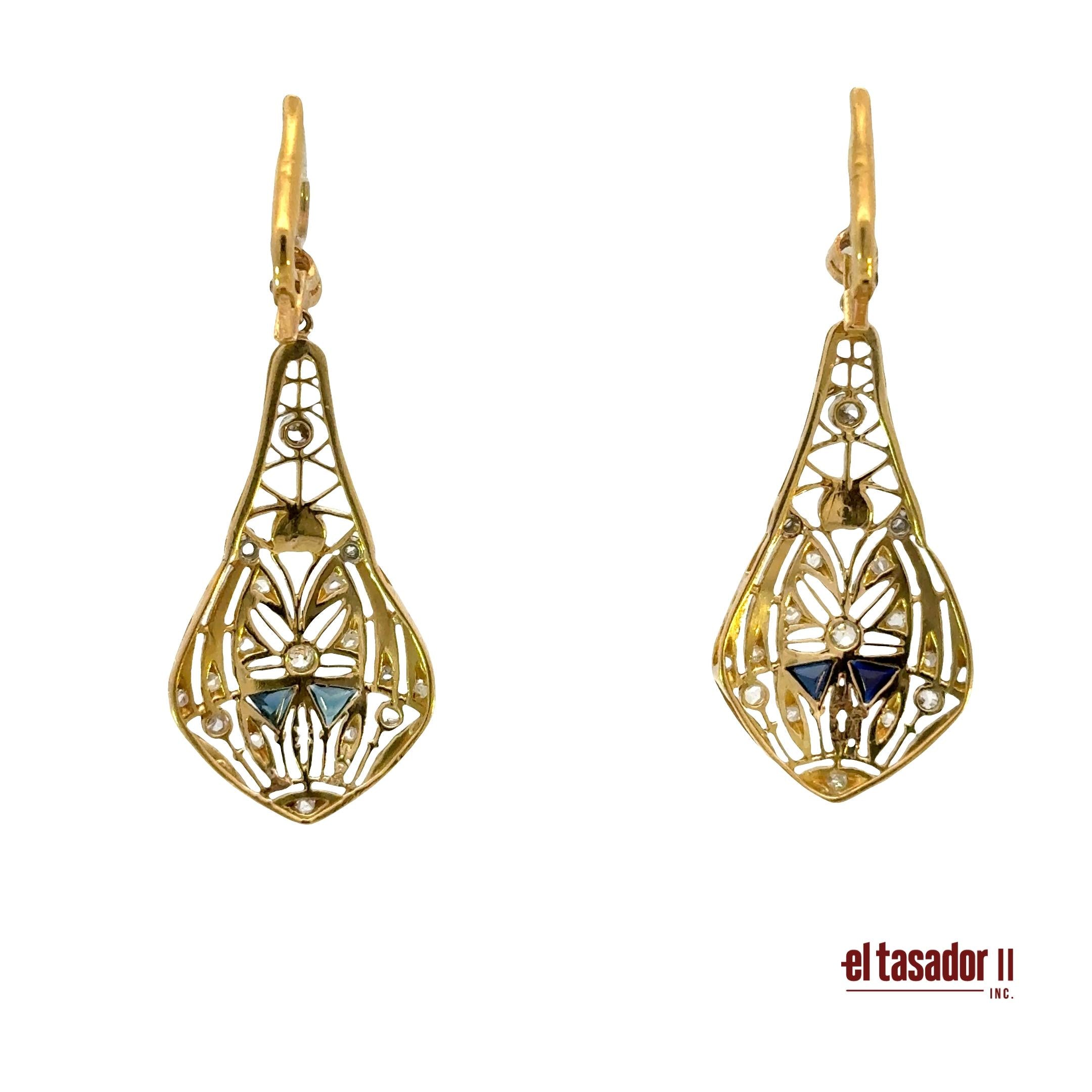 8.2 g 18k gold and platinum earrings, sapphires, pearl and 0.15 ct of diamonds