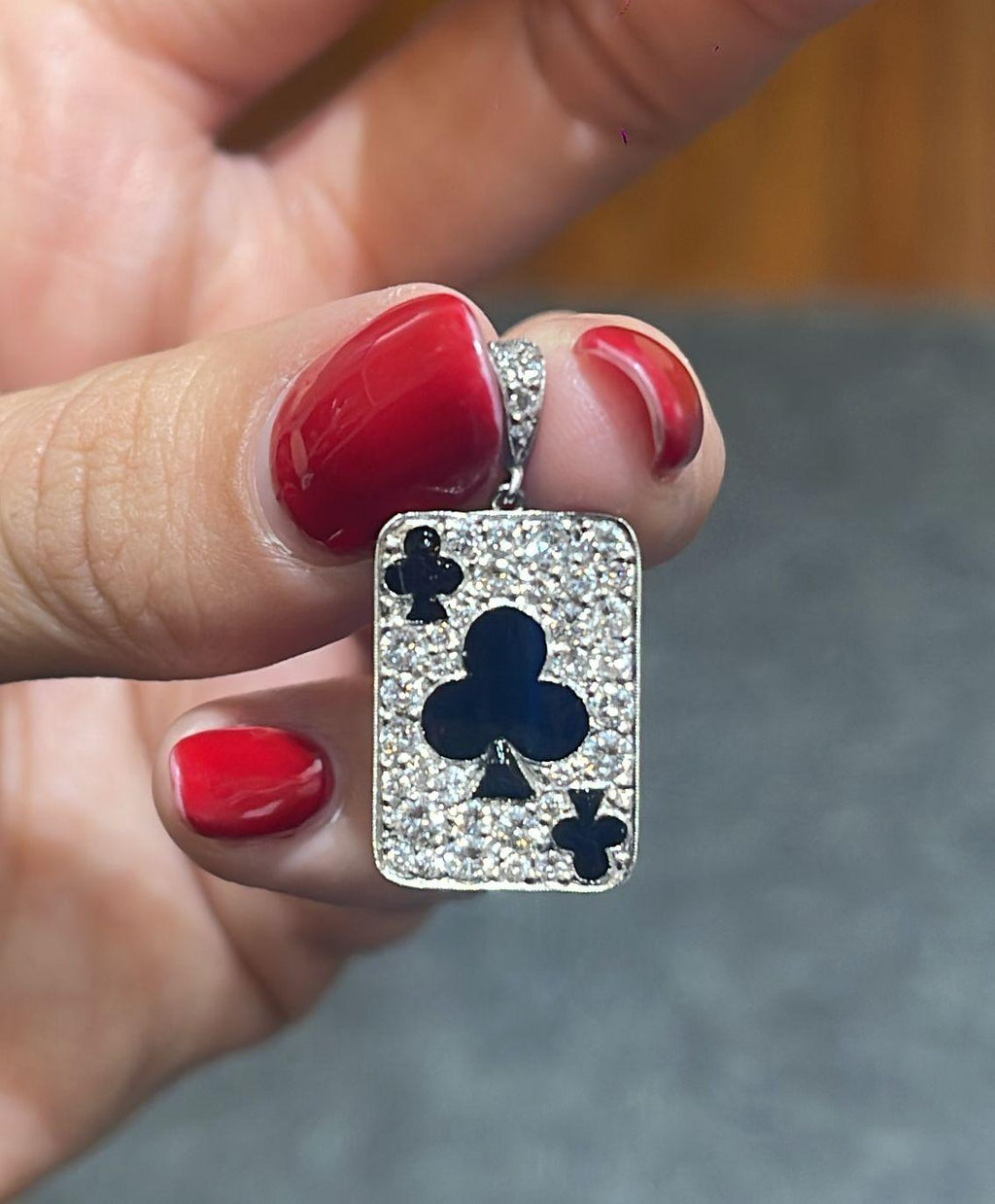 Las Vegas Collection Clover charm 3.4 g platinum enamel and 1 ct of diamonds (N)