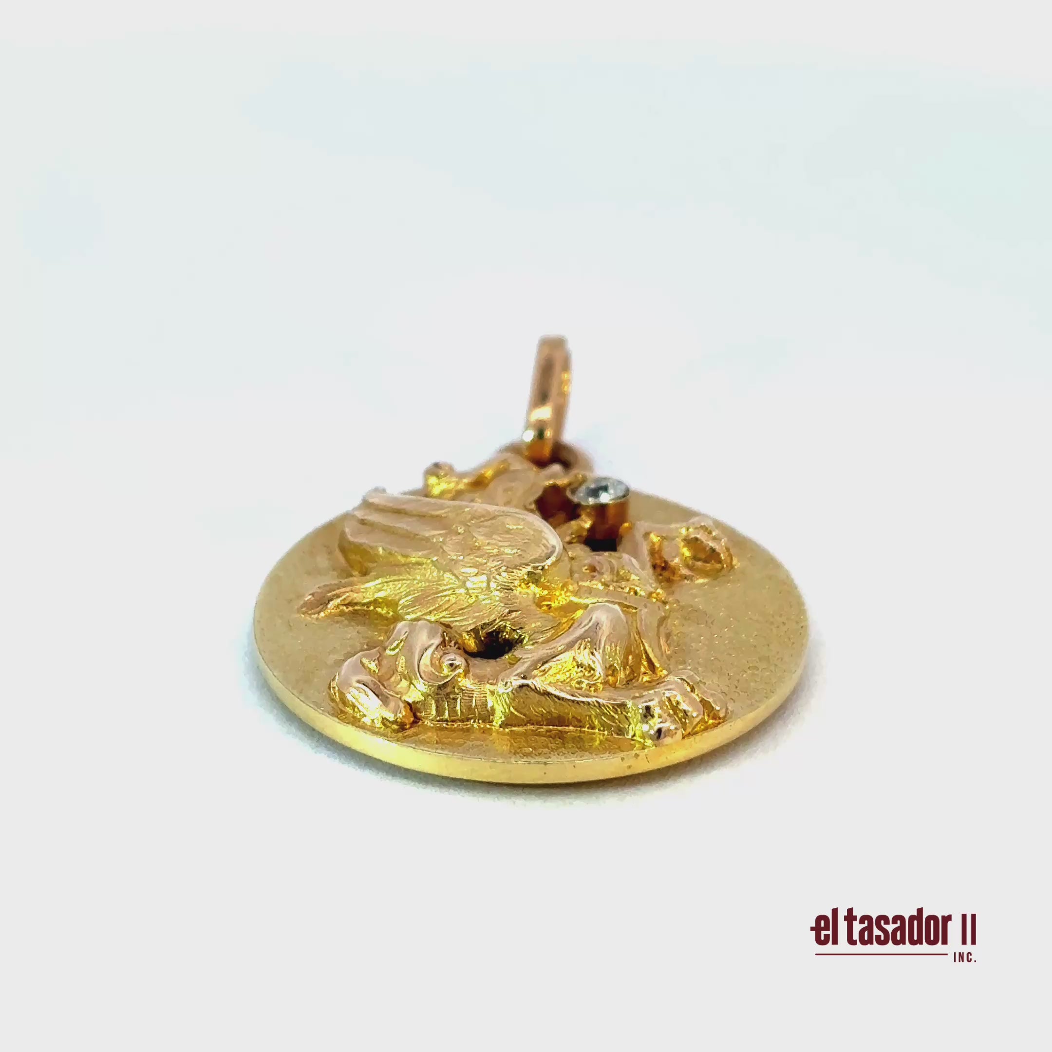 Dragon Charm 32 g 18k gold and central stone 0.13 ct